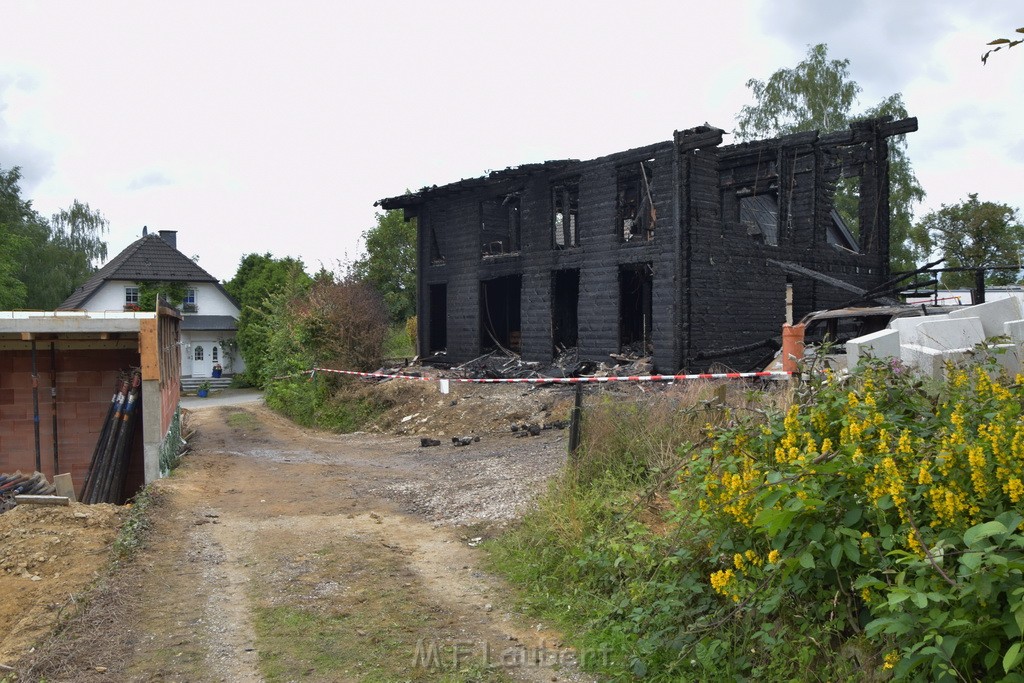 Schwerer Brand in Einfamilien Haus Roesrath Rambruecken P111.JPG - Miklos Laubert